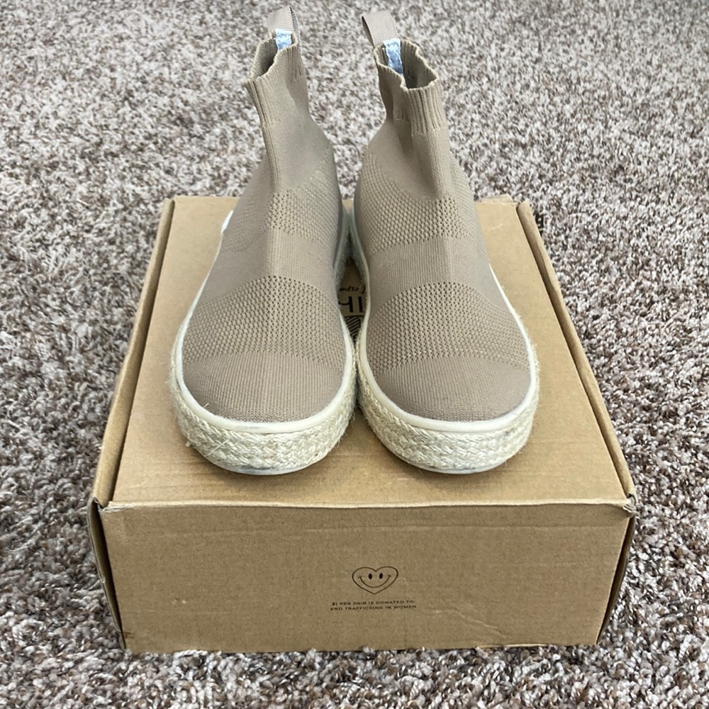 Nalho Taj yoga mat Espadrille Woman’s Sneaker with box size 7